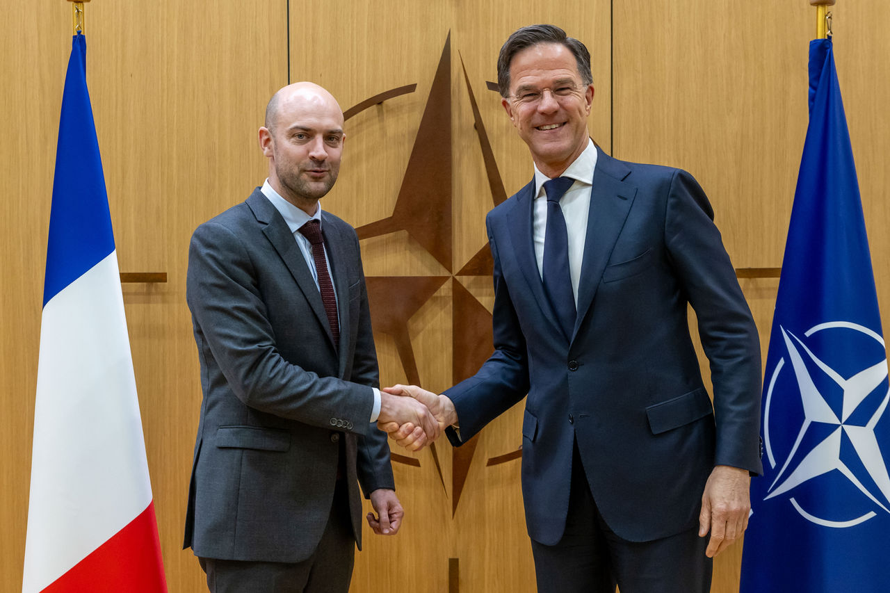 NATO Secretary General meets with the Minister of Foreign Affairs of France