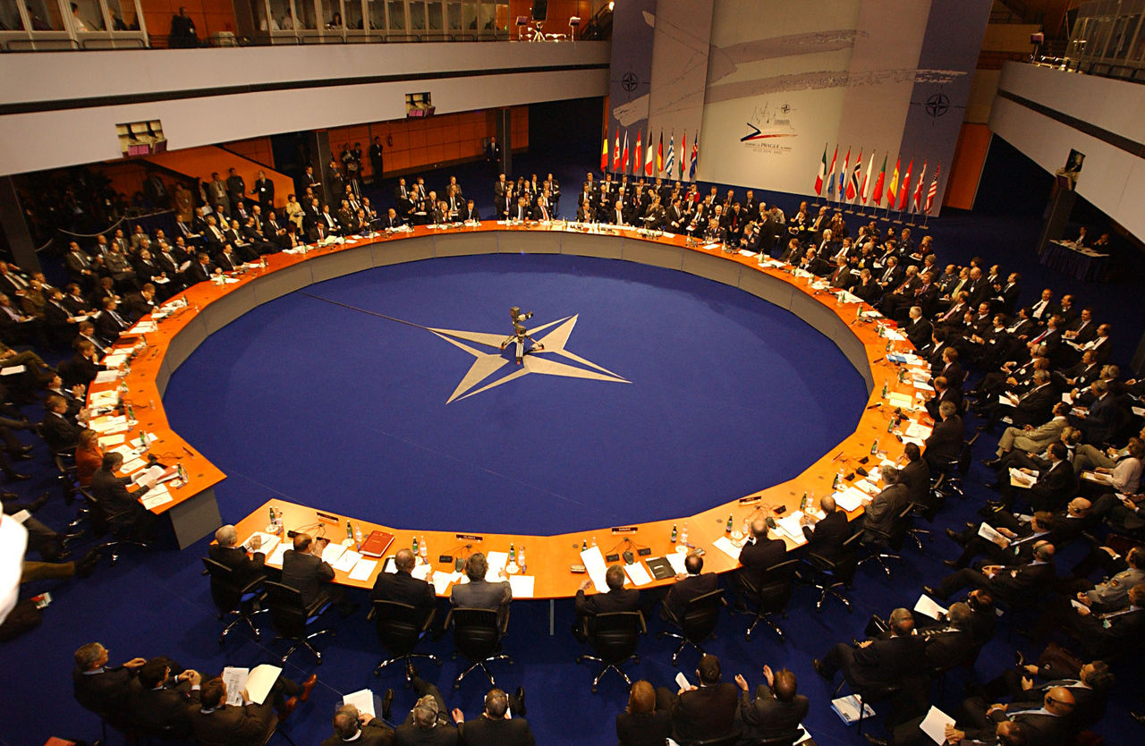 b021121br
20th November 2002
NATO Summit Meeting in Prague, Czech Republic
North Atlantic Council Meeting at the level of Heads of State and Government.
- General View
