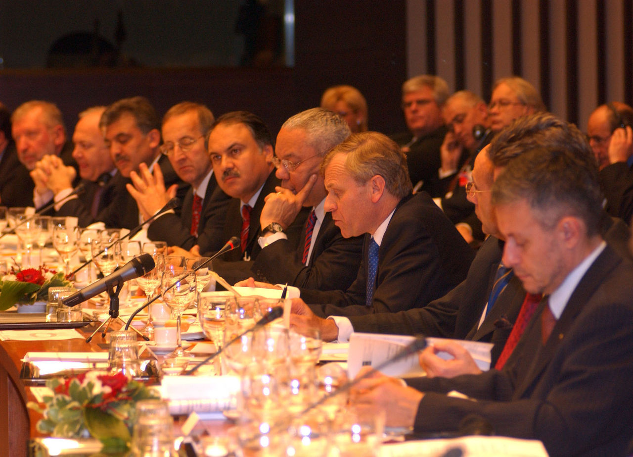 b041208n
8th December 2004
Ministerial Working Dinner at the Palais d’Egmont to celebrate the 10th anniversary of the Mediterranean Dialogue.
- Address NATO Secretary General, Jaap de Hoop Scheffer
