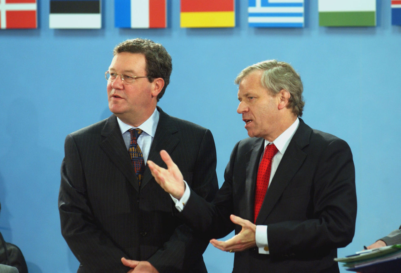 b040519d
19th May 2004
Visit to NATO by Alexander Downer, Minister of Foreign Affairs of Australia.
Meeting of the North Atlantic Council
Left to right: Alexander Downer with NATO Secretary General, Jaap de Hoop Scheffer.
