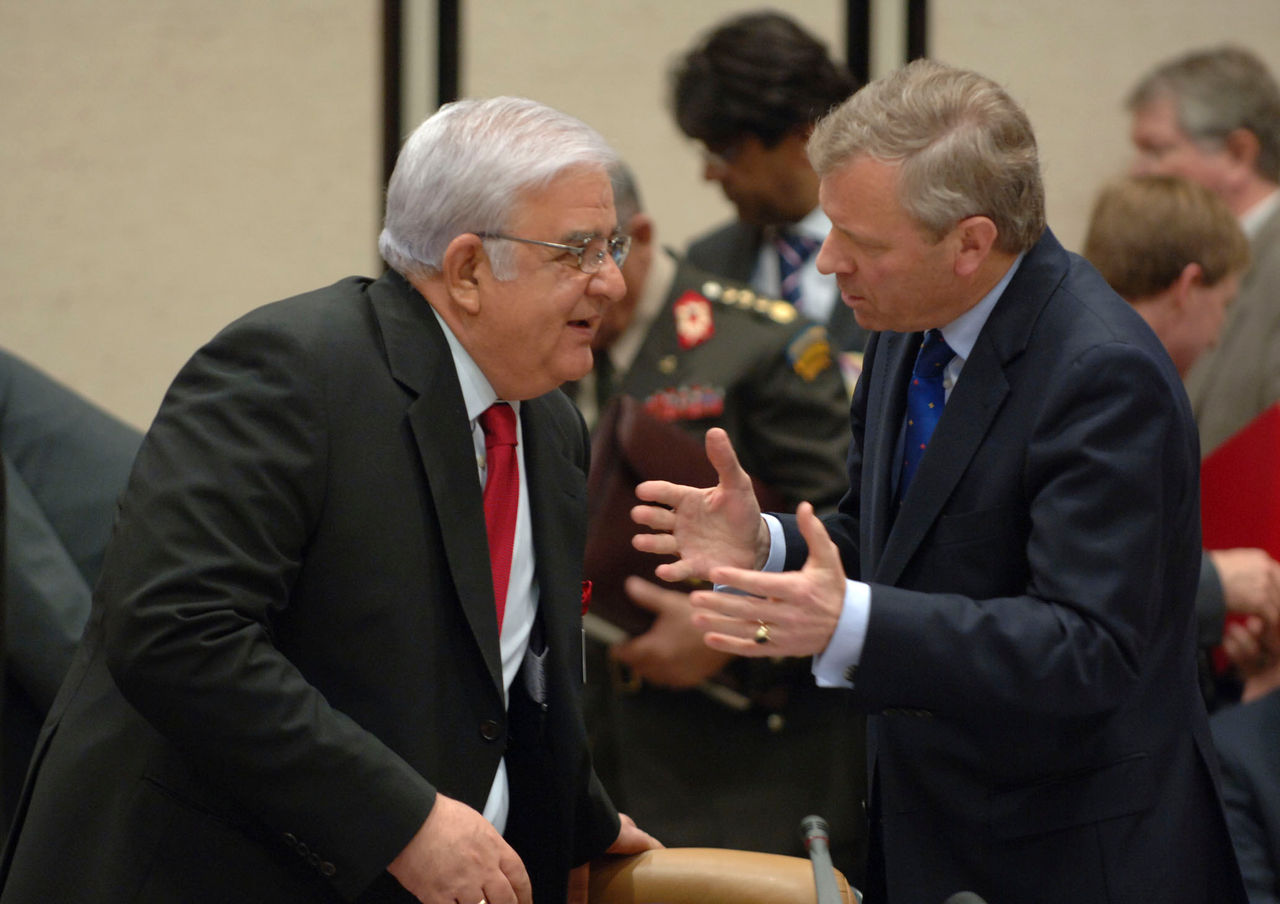 b060608ak
8th June 2006
Meetings of the Defence Ministers at NATO HQ in Brussels
North Atlantic Council Meeting with Non-NATO ISAF Contributors
Left to right: Abdul Rahim Wardok (Minister of Defence, Afghanistan) talking with NATO Secretary General, Jaap de Hoop Scheffer
