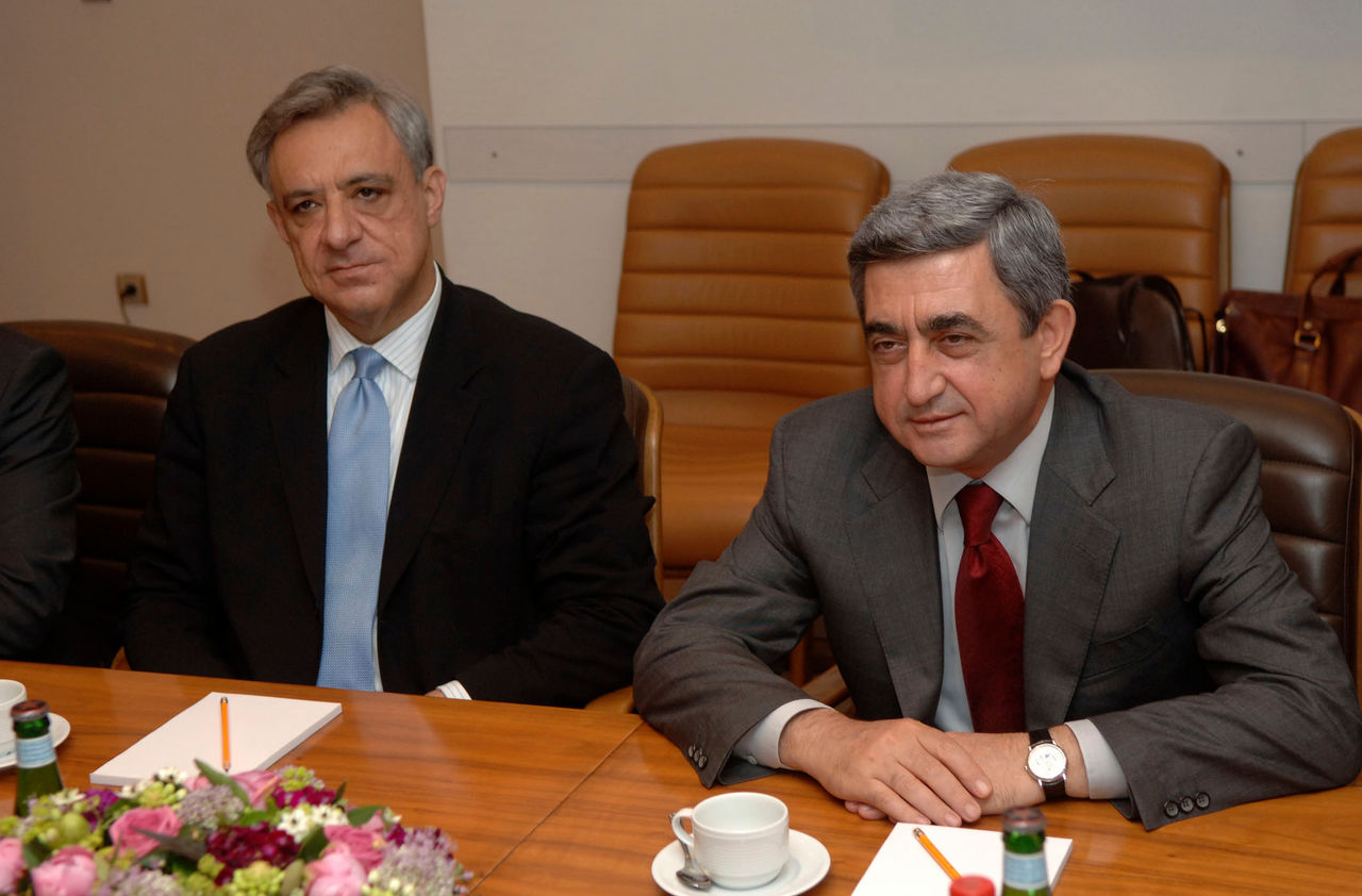b060614c
14th June 2006
Visit to NATO by Foreign and Defence Ministers of Armenia
Bilateral meeting with Deputy NATO Secretary General, Ambassador Minuto Rizzo Left to right: Vartan Oskanian, Armenian Minister of Foreign Affairs  and Serge Sarkissian, Armenian Defence Minister.

