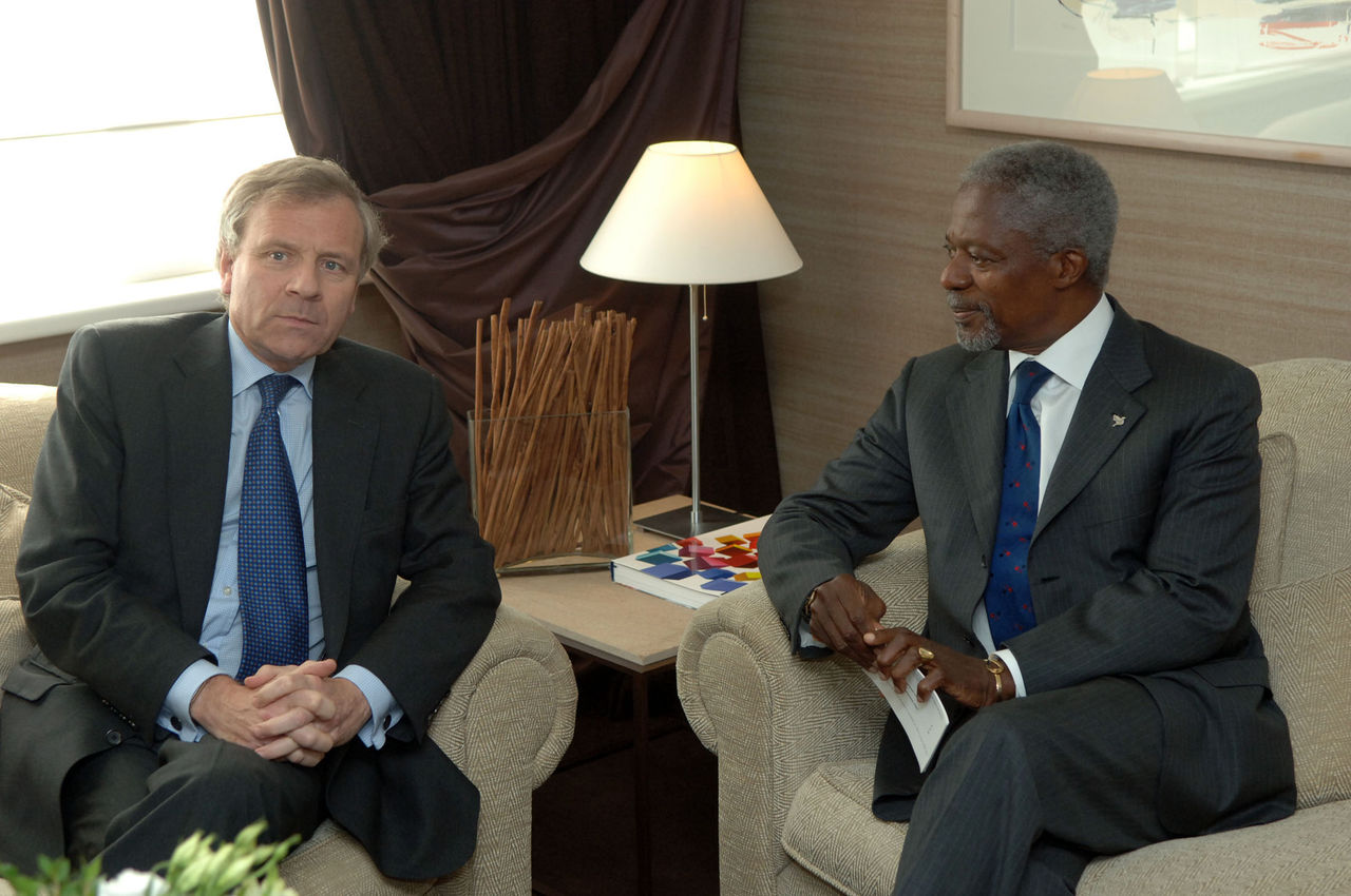 Hilton Hotel Brussels, Belgium
Left to right: bilateral meeting between NATO Secretary General, Jaap de Hoop Scheffer and Secretary General of the United Nations, Kofi Annan
