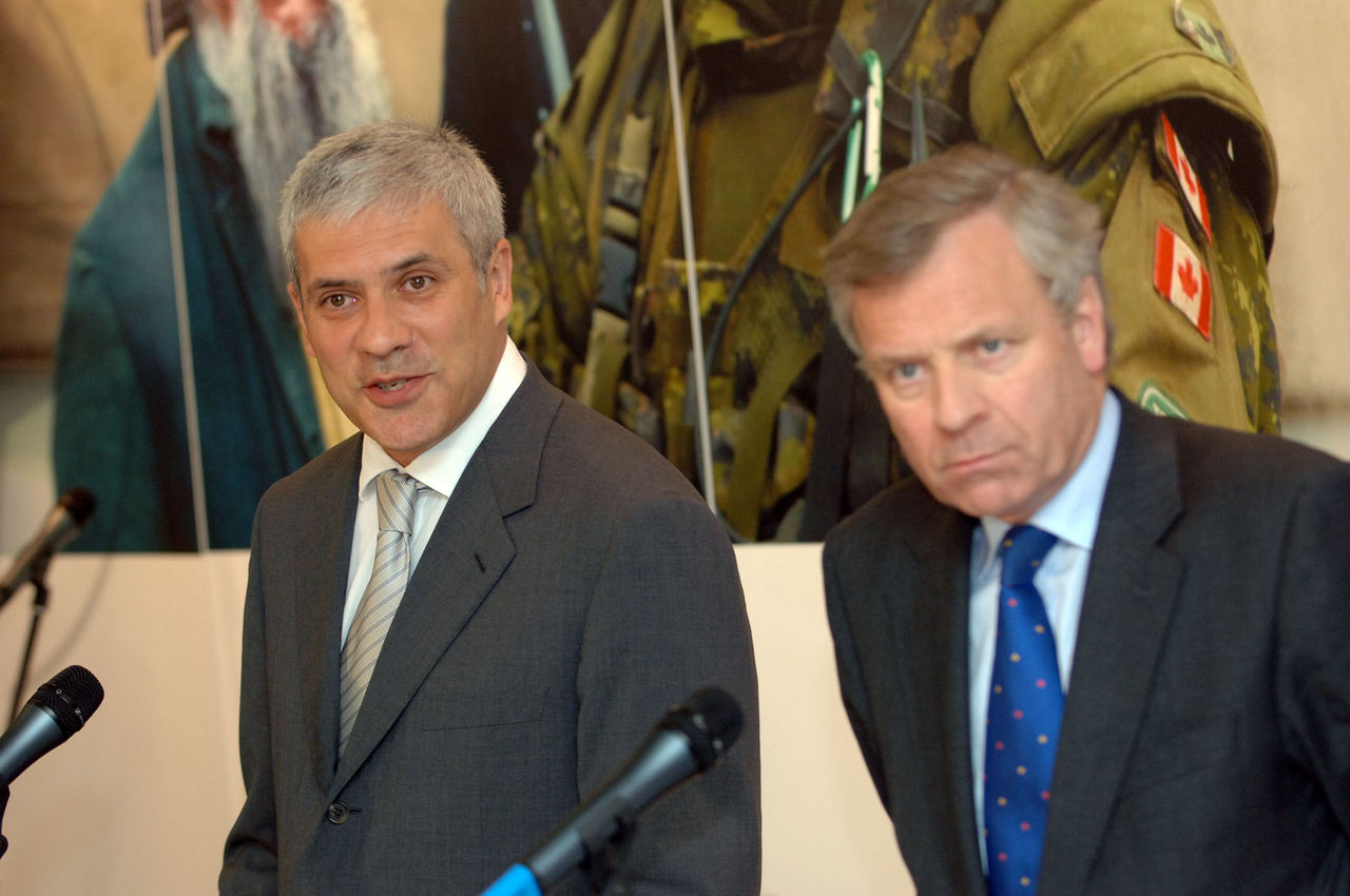 b060719o
19th July 2006
Visit to NATO by President Boris Tadic of Serbia.
Joint Press Conference
Left to right: President Boris Tadic and NATO Secretary General, Jaap de Hoop Scheffer 

