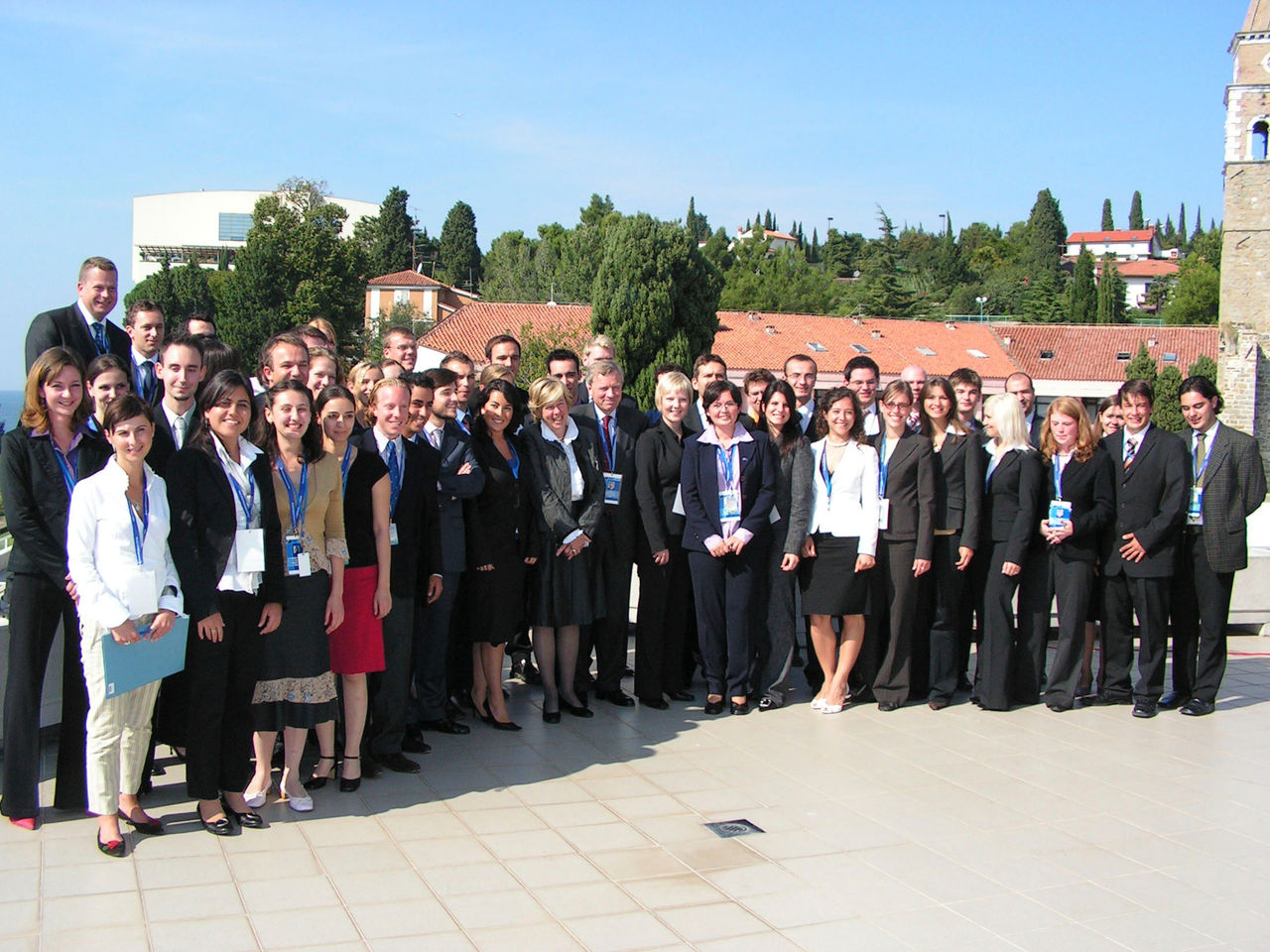 b060928bh
28th September 2006
Meetings of the Defence Ministers in Portorož, Slovenia
Model NATO Event : Ministerial Simulation
- Family Portrait of the Model NATO participants with NATO Secretary General, Jaap de Hoop Scheffer and his wife, Jeannine de Hoop Scheffer
