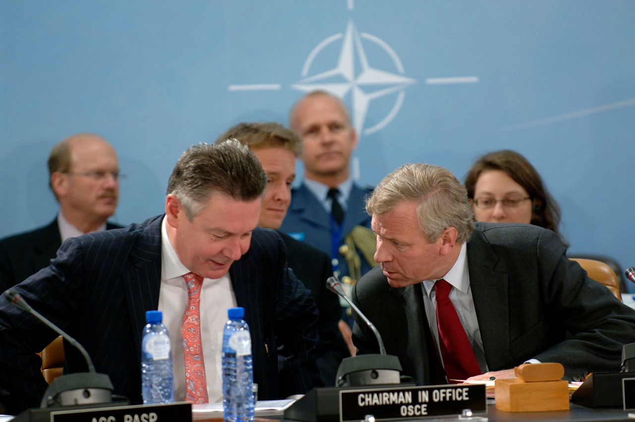 b061025t
25th October 2006
Visit of the Belgian Minister of Foreign Affairs and Chairman of the OSCE, Karel De Gucht
North Atlantic Council Meeting
Left to right: Karel De Gucht with NATO Secretary General, Jaap de Hoop Scheffer
