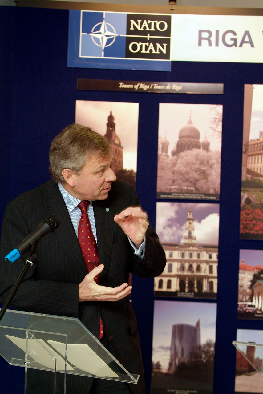 b060522c
22nd May 2006
Opening of Latvian Exhibition and official unveiling of the NATO Summit Logo for Riga
- Welcoming speech by NATO Secretary General, Jaap de Hoop Schefer
