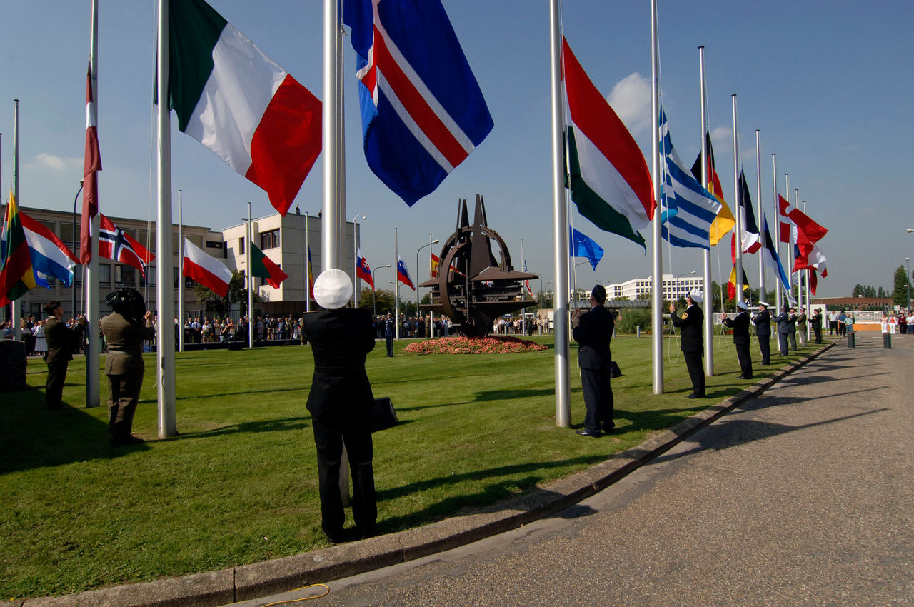 b060911h
11th September 2006
Commemorative Ceremony at NATO HQ to pay tribute to all the victims of terrorist attacks
- NATO flag and national flags are lowered at half mast
