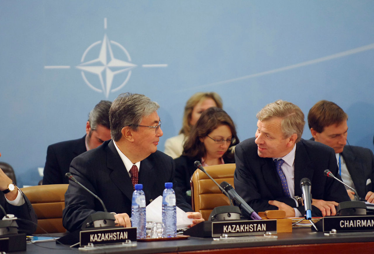 
b061004f
4th October 2006
Visit to NATO by the Minister of Foreign Affairs of Kazakhstan,
Kassymzhomart Tokayev
- North Atlantic Council Meeting
Left to right Kassymzhomart Tokayev and NATO Secretary General, Jaap de Hoop Scheffer 
