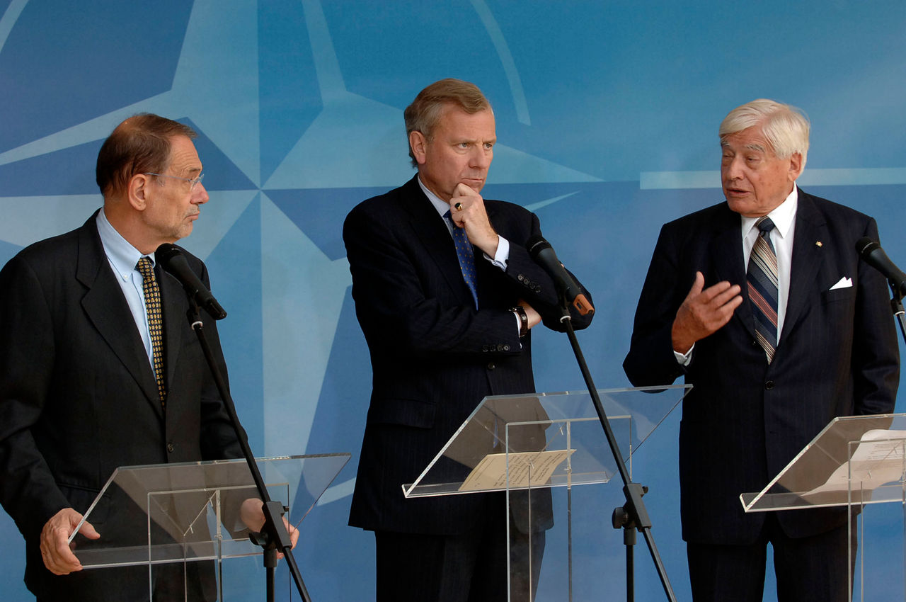 b061009a
9th October 2006
North Atlantic Council Meeting with the Political and Security Committee of the European Union
Left to right: Dr. Javier Solana (EU High Representative for the Common Foreign and Security Policy); NATO Secretary General, Jaap de Hoop Scheffer; Dr. Christian Schwarz-Schilling (EU Special Representative in Bosnia and Herzegovina)
