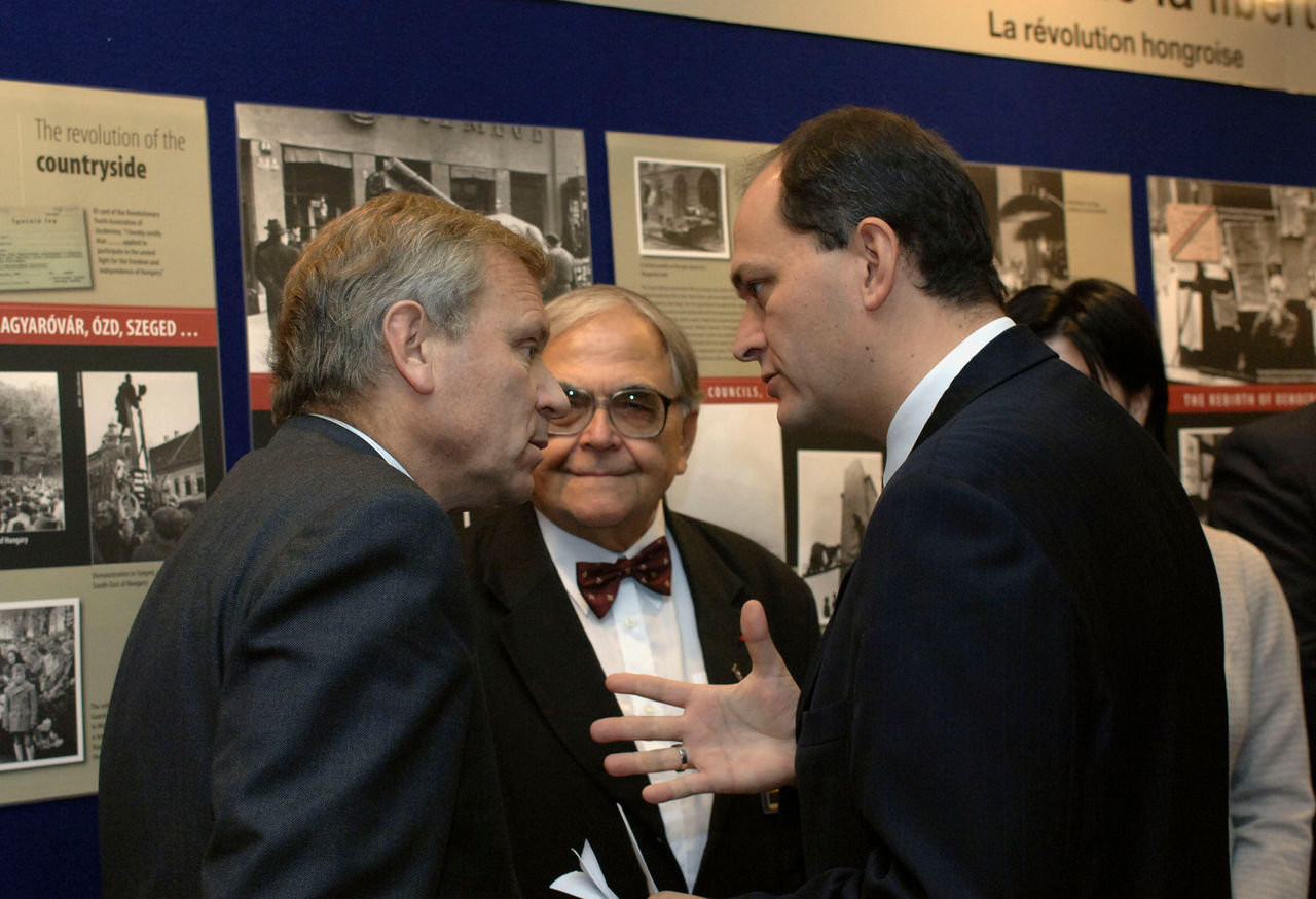 b061025j
25th October 2006
Exhibition in celebration of the 50th Anniversary of the Hungarian Revolution at NATO Headquarters, Brussels.
Left to right: NATO Secretary General, Jaap de Hoop Scheffer talking with Imre Mécs (Member of Hungarian Parliament) and Ambassador Zoltán Martinusz (Permanent Representative to NATO, Hungary).

