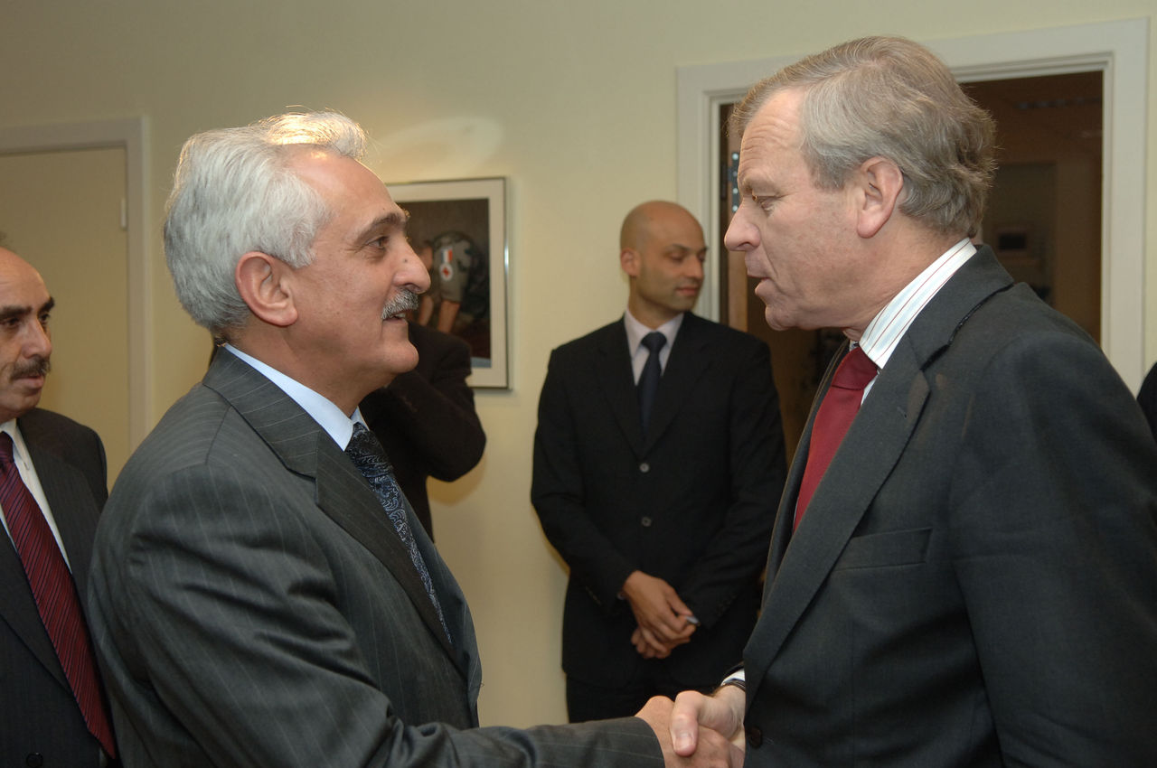 From left to right: Minister of Foreign Affairs of Afghanistan, Rangeen Dadfar Spanta and NATO Secretary General, Jaap de Hoop Scheffer