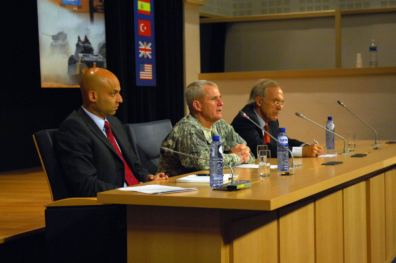 Left to right: James Appathurai (NATO Spokesman);General Dan McNeill (COMISAF)
Daan Everts (NATO Senior Civilian Representative in Afghanistan)