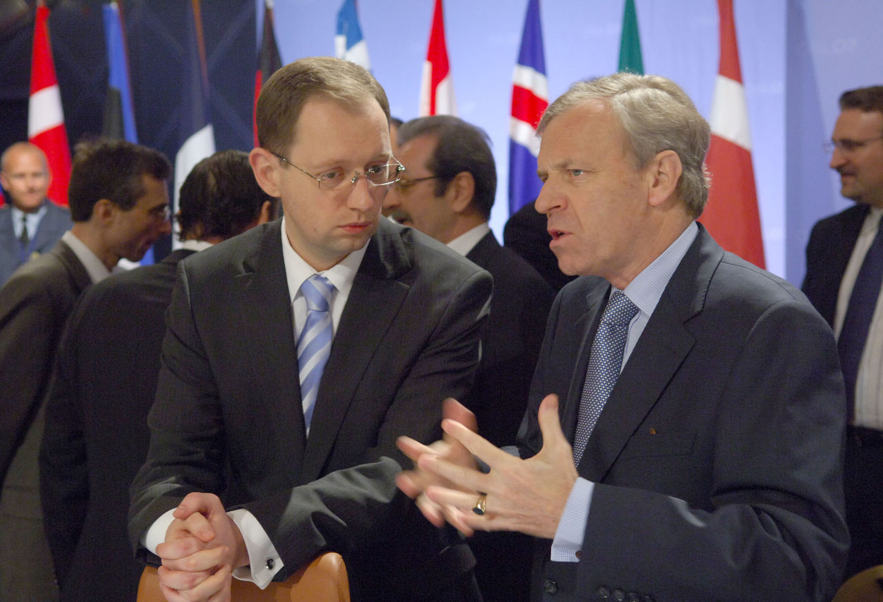 Informal meeting of the NATO-Ukraine Commission
The Minister of Foreign Affairs of Ukraine, Arseniy Yatsenyuk and the NATO Secretary General, Jaap de Hoop Scheffer