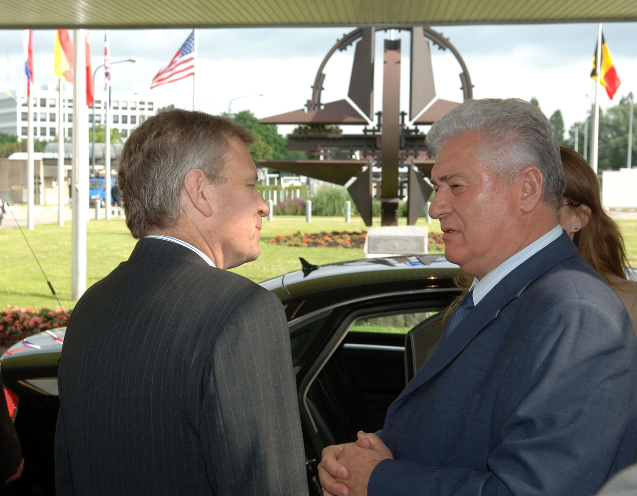 Left to right: NATO Secretary General, Jaap de Hoop Scheffer greets President of Moldova, Vladimir Voronin.