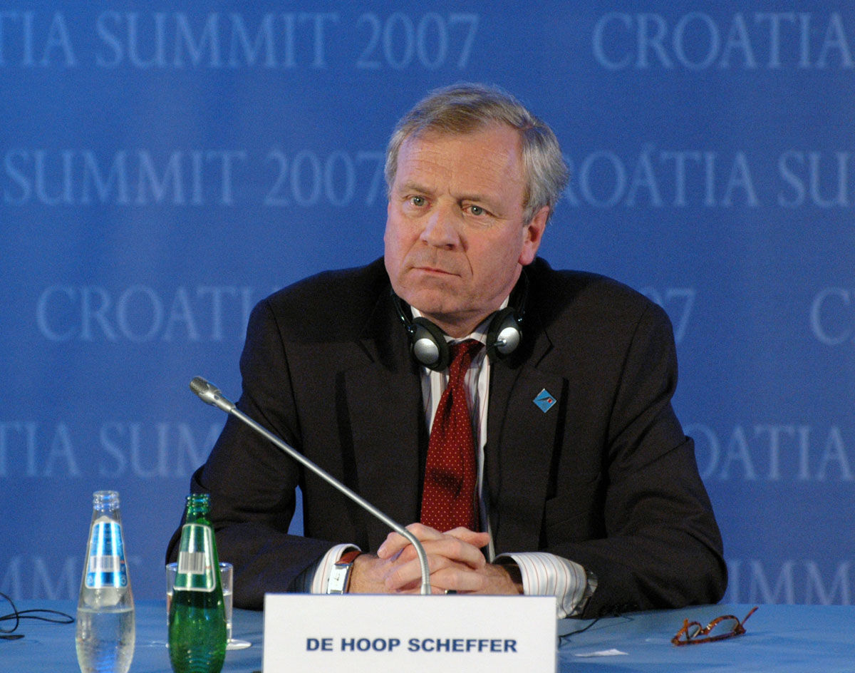 The NATO Secretary General Jaap de Hoop Scheffer participated this Friday at the opening of the international conference "Croatia Summit - Europe's New South" on the coastal city of Dubrovnik.
NATO Secretary General, Jaap de Hoop Scheffer