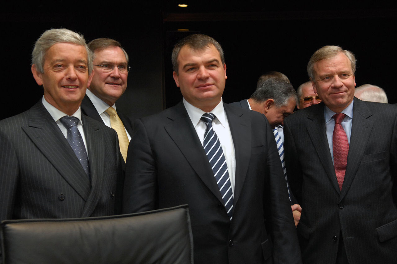 (left to right) Eimert van Middelkoop, Minister of Defence of Netherlands, Anatoly Serdyukov, Minister of Defence of the Russian Federation and NATO Secretary General Jaap de Hoop Scheffer