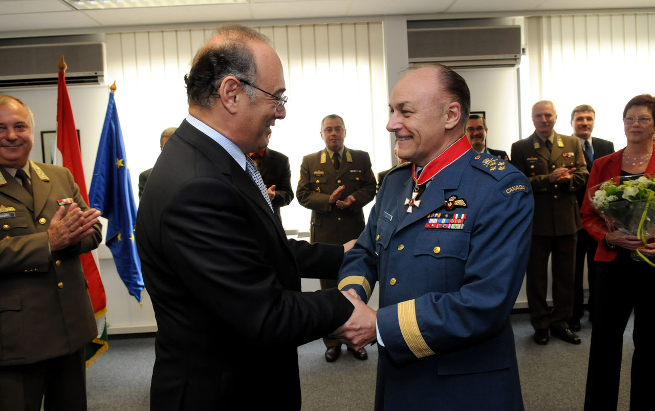 Left to right: Imre Szekeres (Minister of Defence, Hungary) presents the medal to General Raymond Henault (Chairman of the NATO Military Committee)