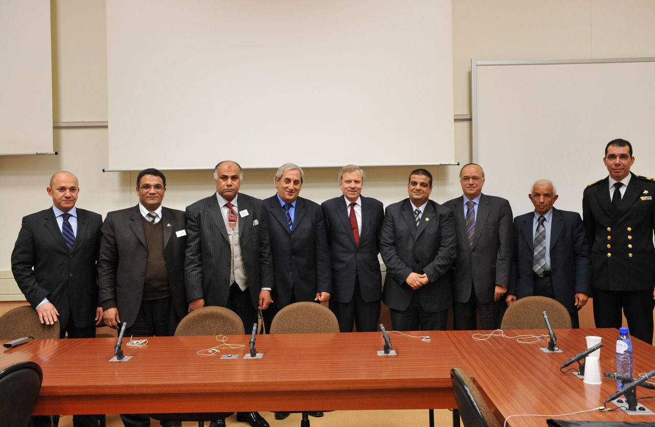 Group photograph of NATO Secretary General Mr. Jaap de Hoop Scheffer and the Members of Parliament from Egypt