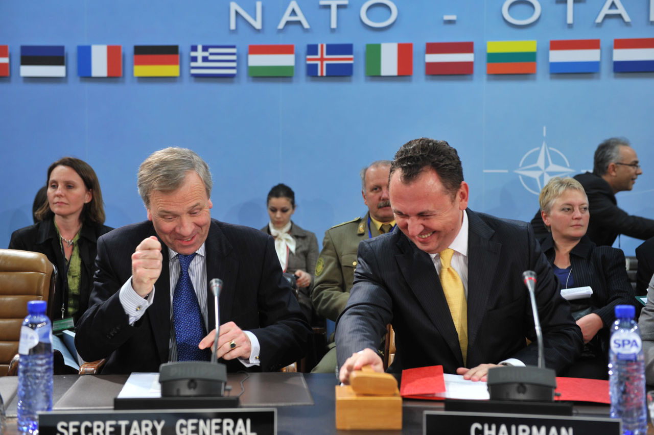 NATO Secretary General Jaap de Hoop Scheffer and Ambassador Kire Ilioski, Chairman of the meeting