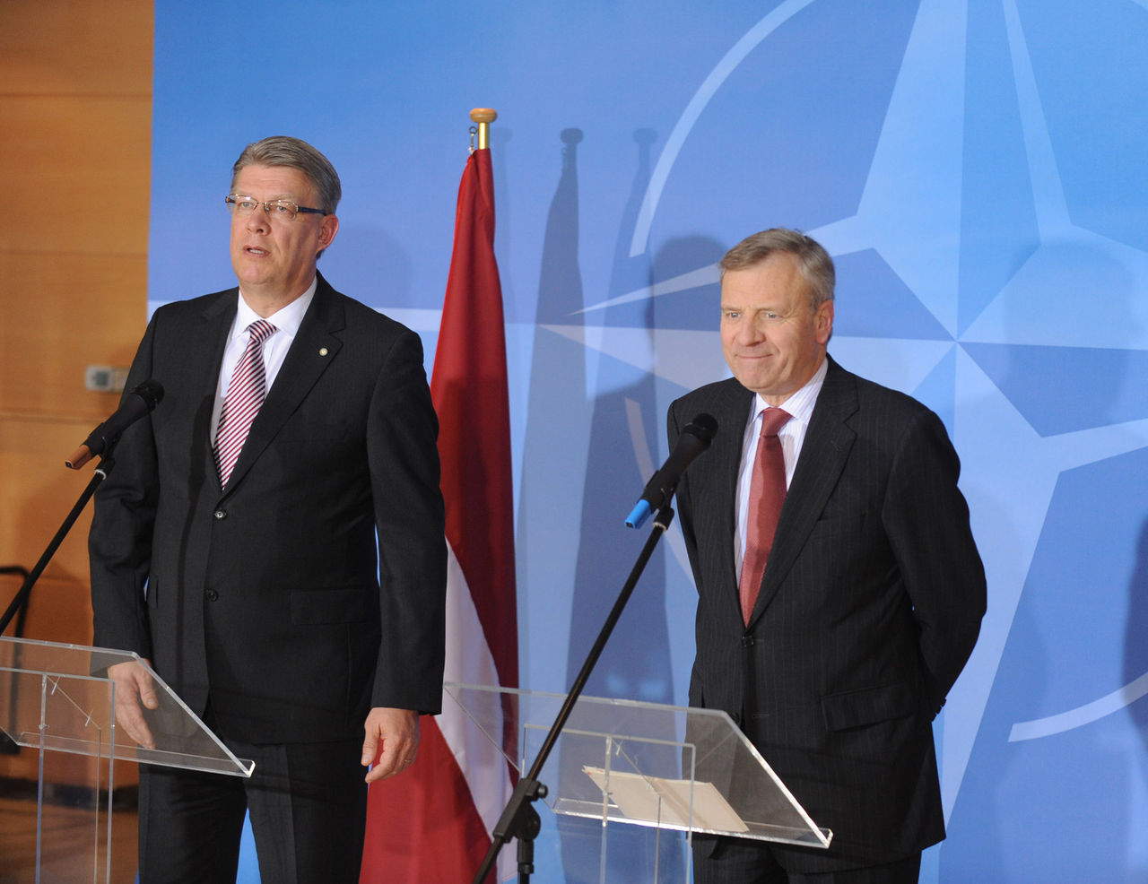 Left to right: President Valdis Zatlers of Latvia and NATO Secretary General, Jaap de Hoop Scheffer during their joint press point