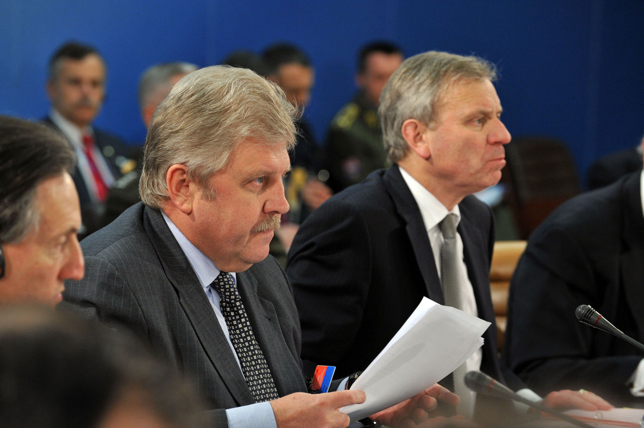 Left to right: Volodymyr Khandogiy (Acting Minister, Ukraine) with NATO Secretary General, Jaap de Hoop Scheffer
