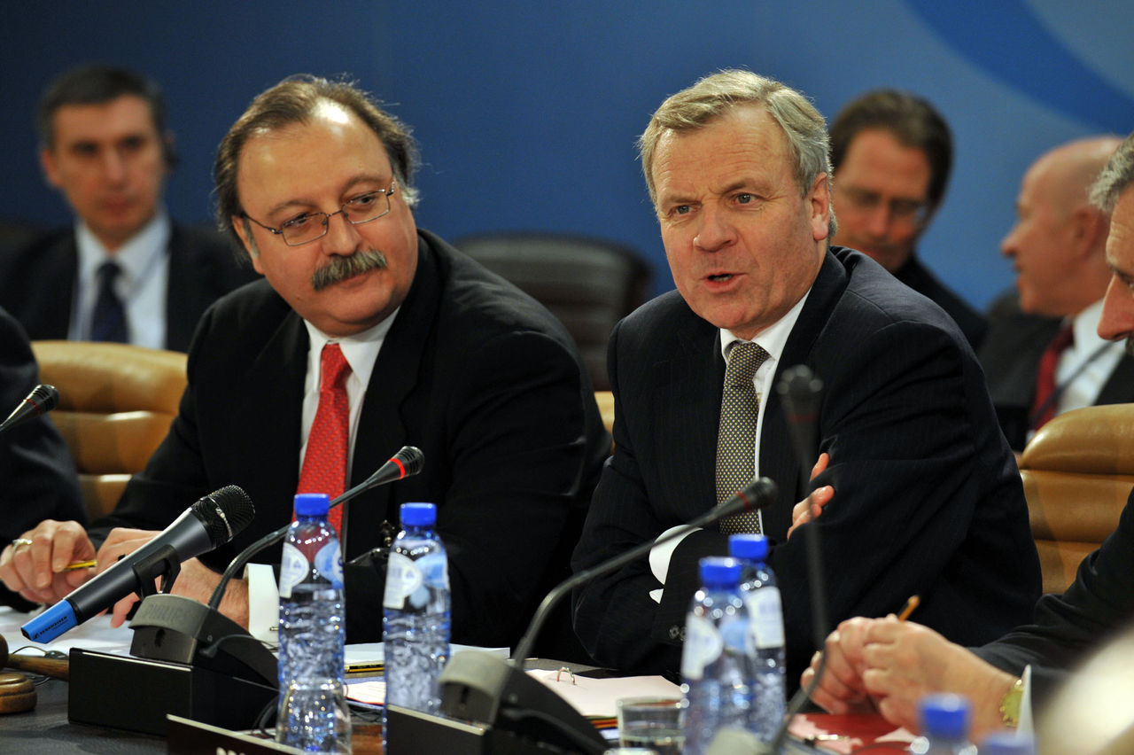 Left to right: Grigol VACHADZE (Minister of Foreign Affairs, Georgia) with NATO Secretary General, Jaap DE HOOP SCHEFFER