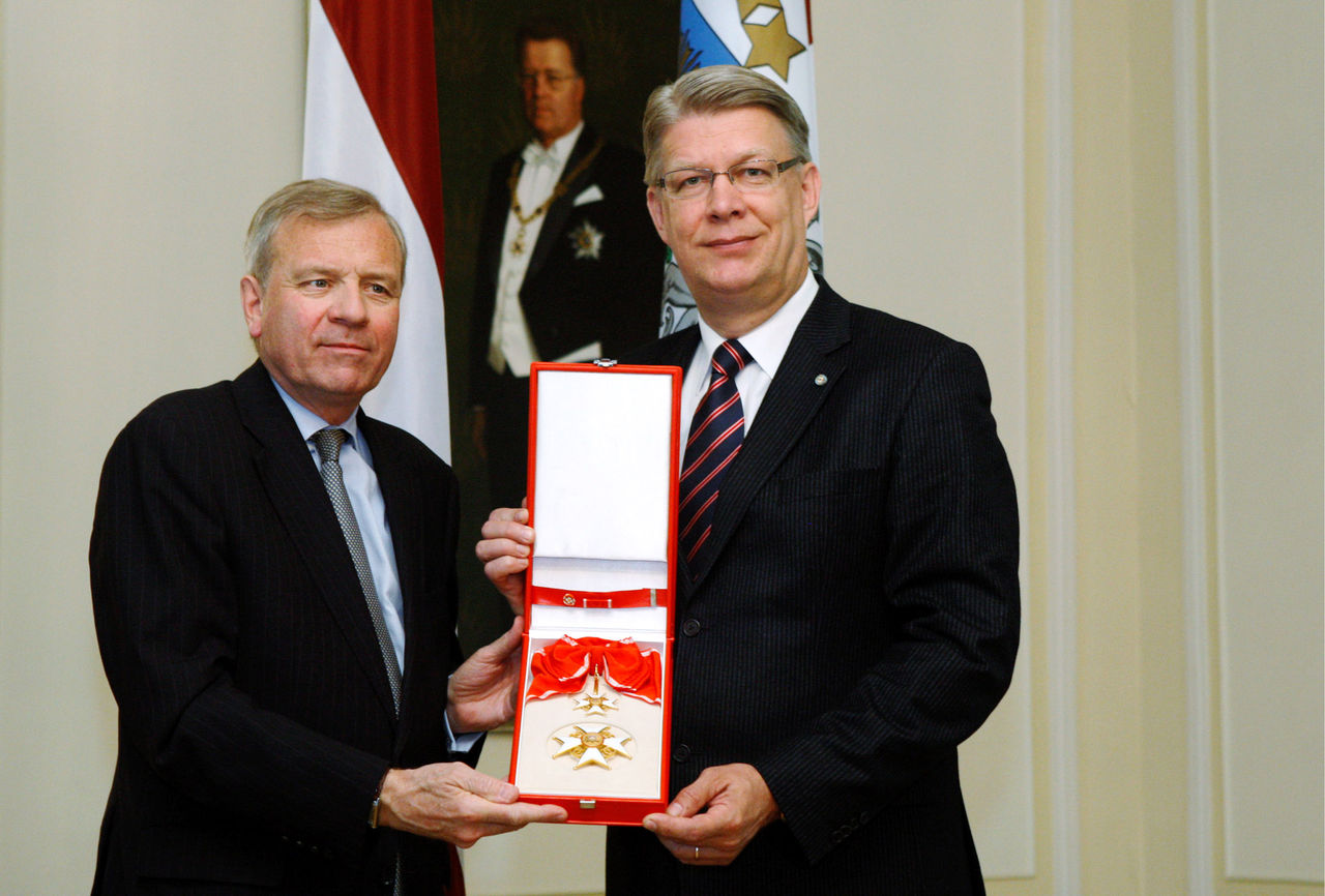 NATO Secretary General Jaap de Hoop Scheffer meets with the President of Latvia, Valdis Zatlers.
