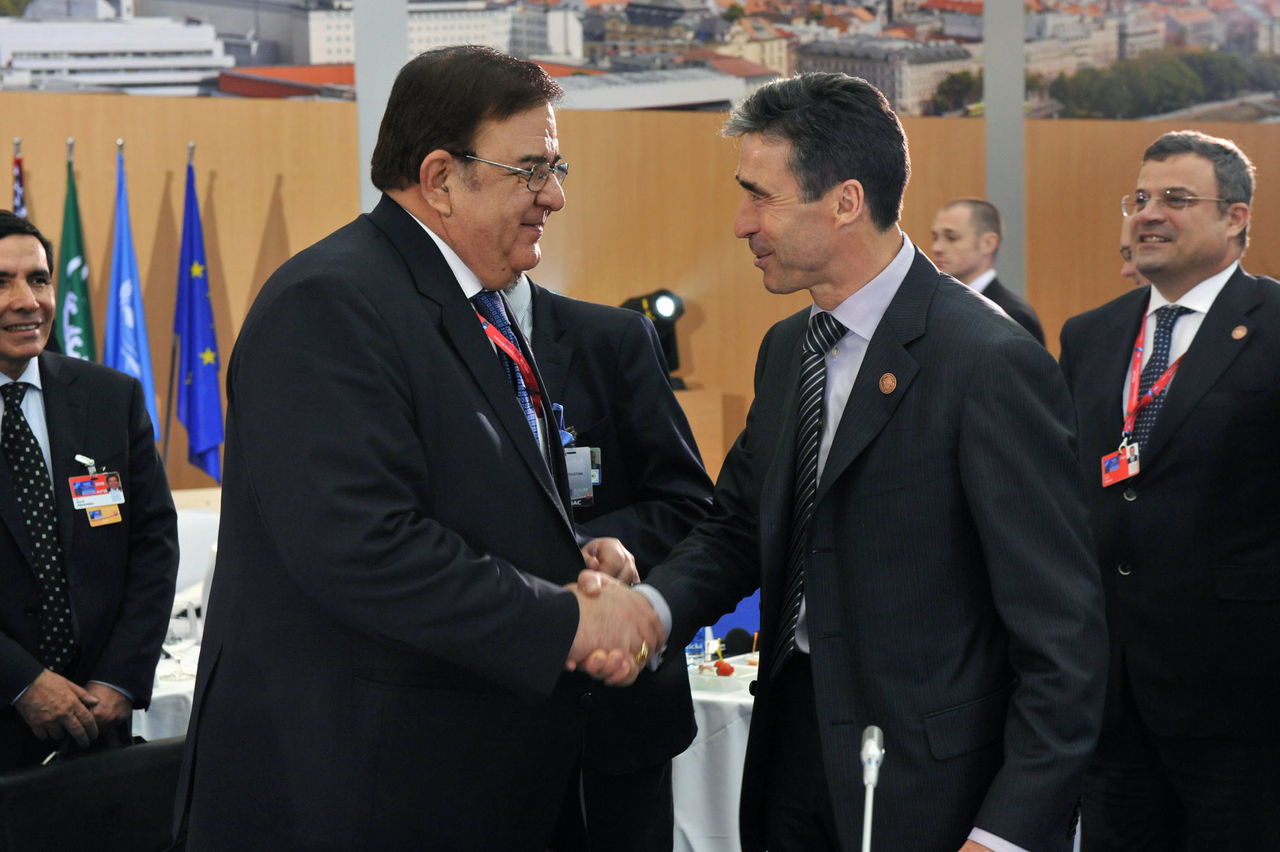 Abdul Rahim Wardak, Minister of Defence of Afghanistan (left) and NATO Secretary General Anders Fogh Rasmussen (right)