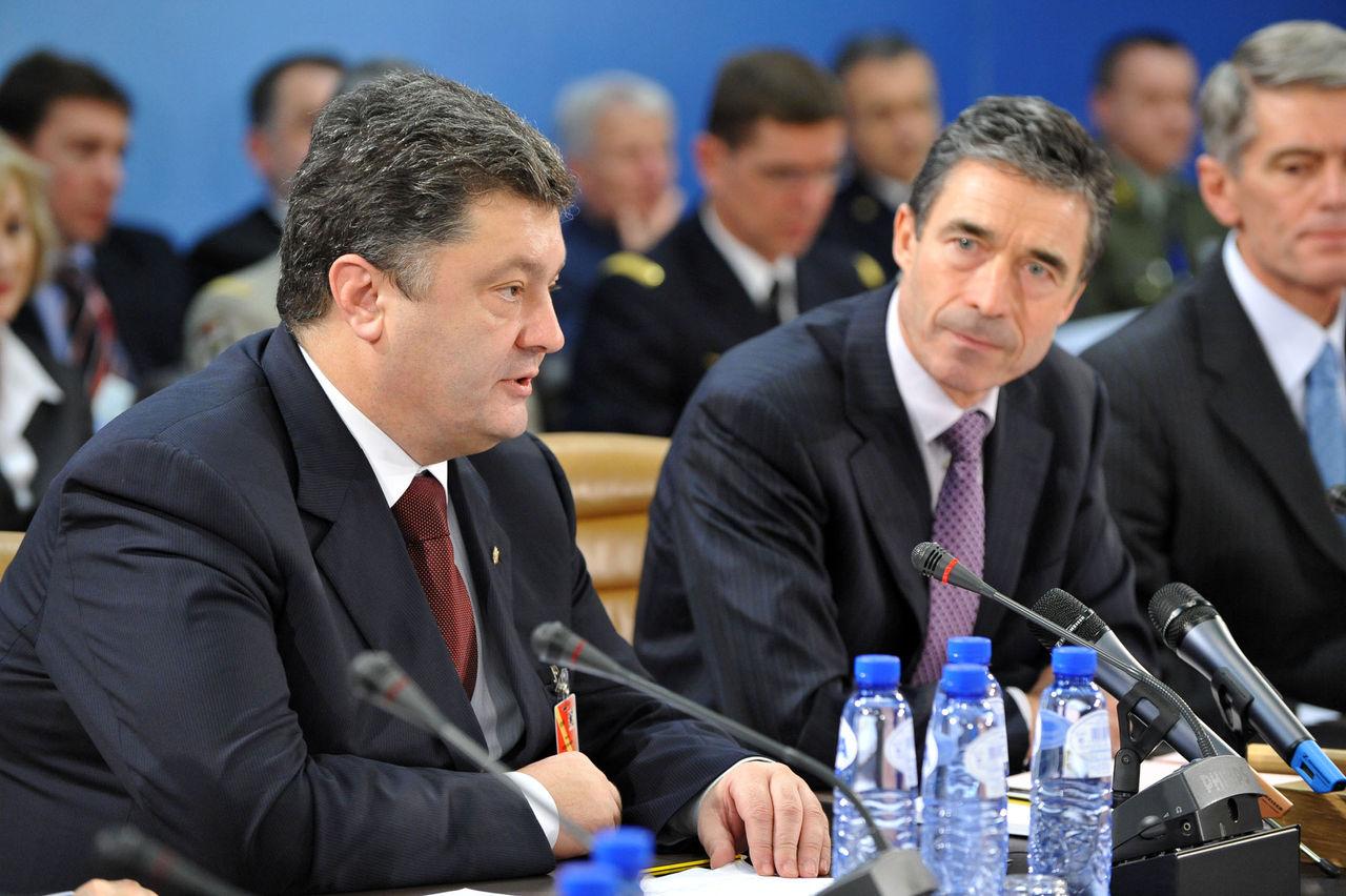Head of the table
Left to right: ; Petro Poroshenko (Minister of Foreign Affairs, Ukraine) and NATO Secretary General, Anders Fogh Rasmussen