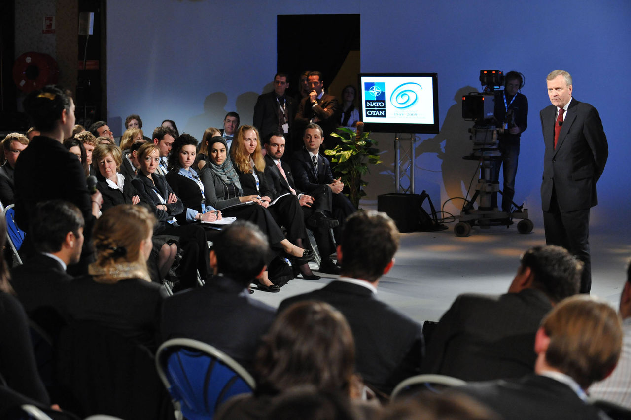Opening remarks by NATO Secretary General Jaap de Hoop Scheffer at the Youth Forum