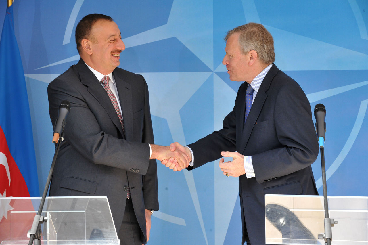 Left to right: President Ilham Aliyev of Azerbaijan with NATO Secretary General, Jaap de Hoop Scheffer