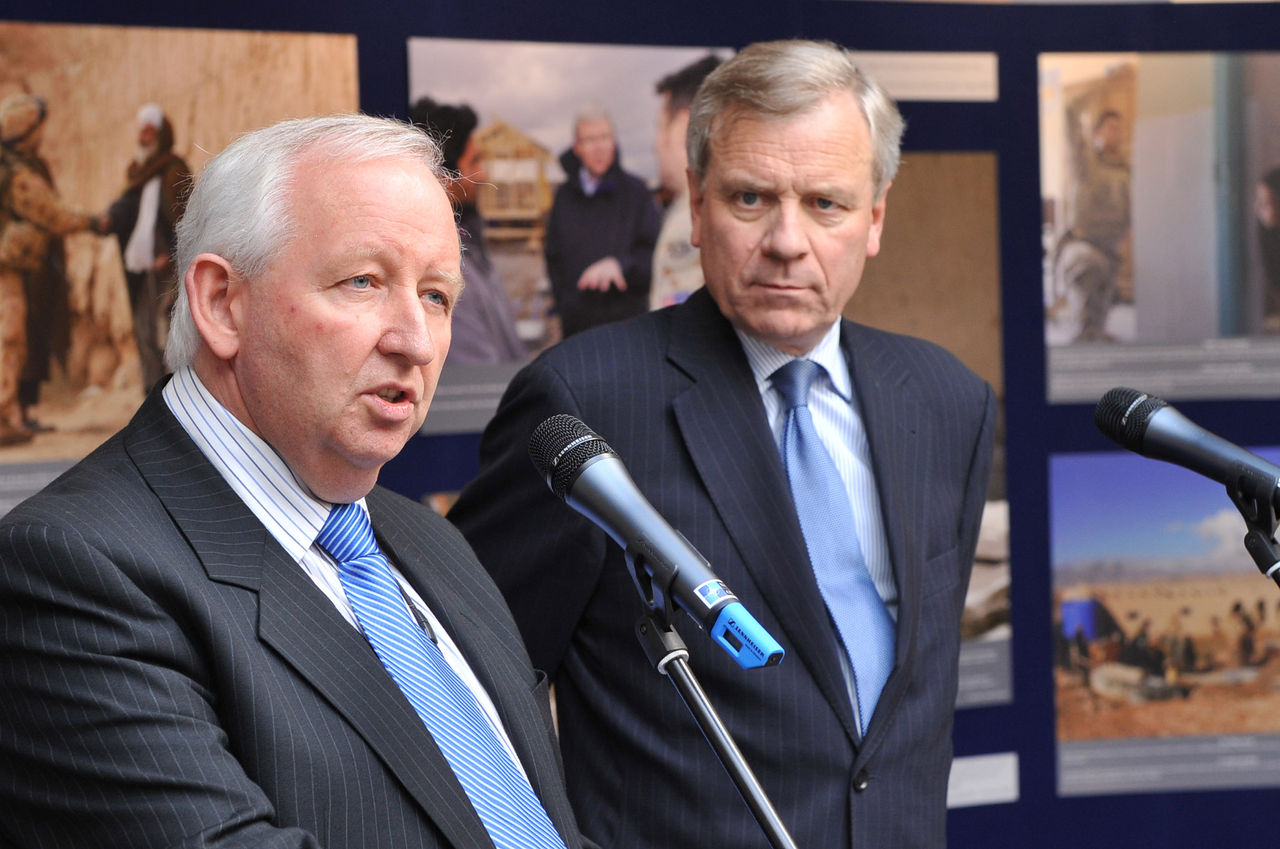 From left to right: Left: Alan Thomas, Ambassador of Australia to NATO and NATO Secretary General Jaap de Hoop Scheffer