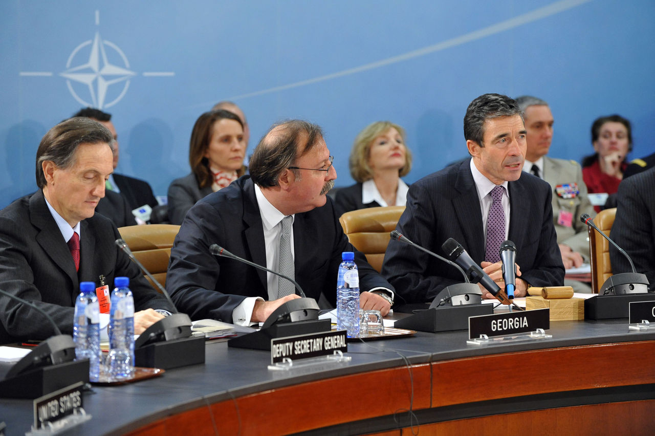 Left to right: Ambassador Claudio Bisogniero (NATO Deputy Secretary General) with
Grigol Vashadze (Minister of Foreign Affairs of Georgia) and NATO Secretary General, Anders Fogh Rasmussen

