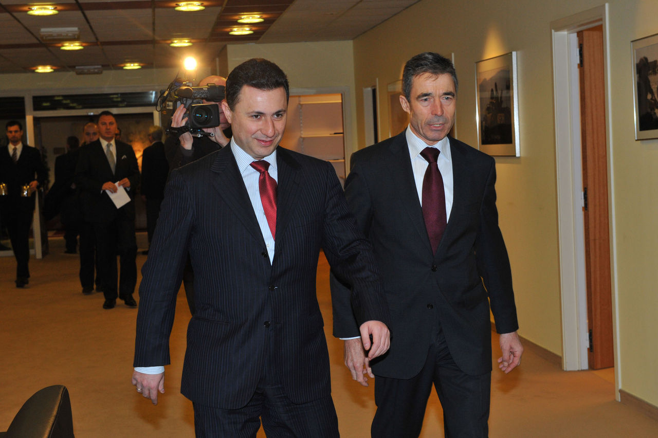 From left to right: Nikola Gruesvksi, Prime Minister of the former Yugoslav Republic of Macedonia¹ and NATO Secretary General Anders Fogh Rasmussen.