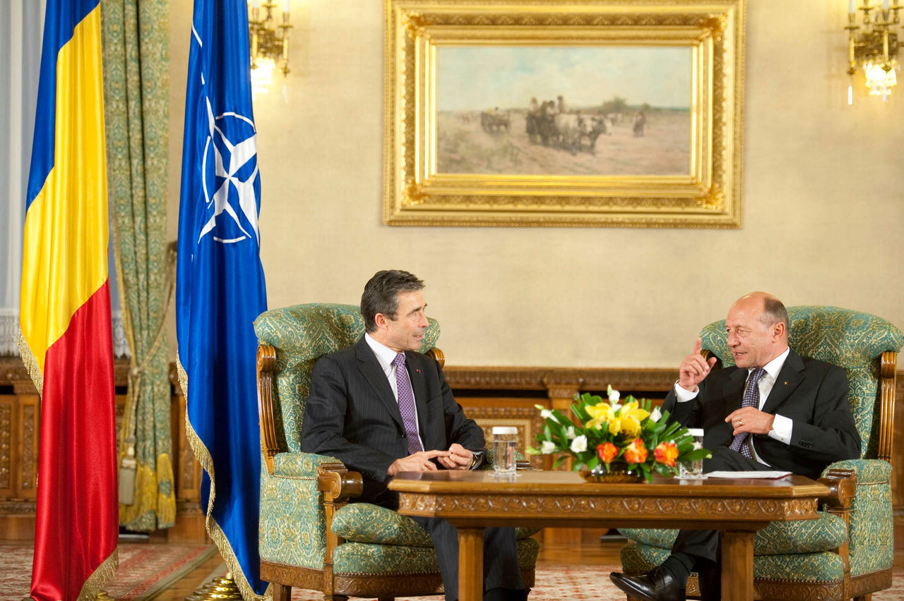 Bilateral meeting with the President. From left to right: NATO Secretary General Anders Fogh Rasmussen and the President of Romania, Traian Basescu.