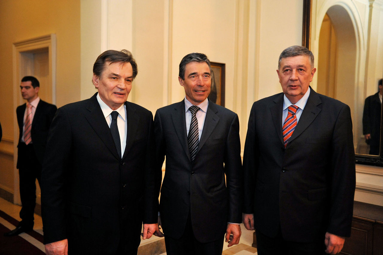 From left to right: Haris Silajdzic, Chairman of the Presidency of Bosnia and Herzegovina;  NATO Secretary General Anders Fogh Rasmussen and Nebojsa Radmanovic, Member of the Presidency of Bosnia and Herzegovina.