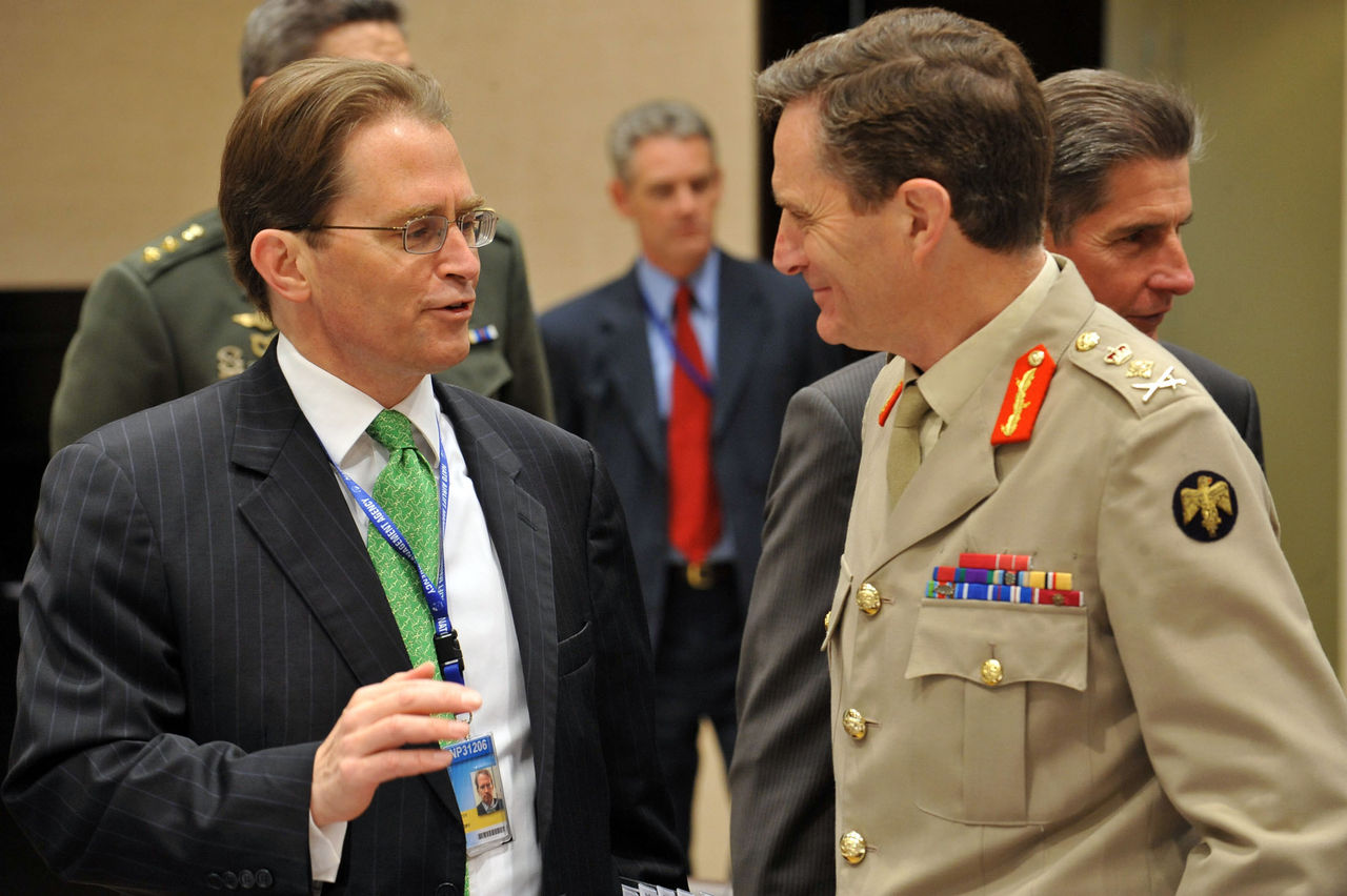 Meeting of Conference of National Armaments Directors
Left : Peter Flory, NATO Assistant Secretary General for Defence Investment