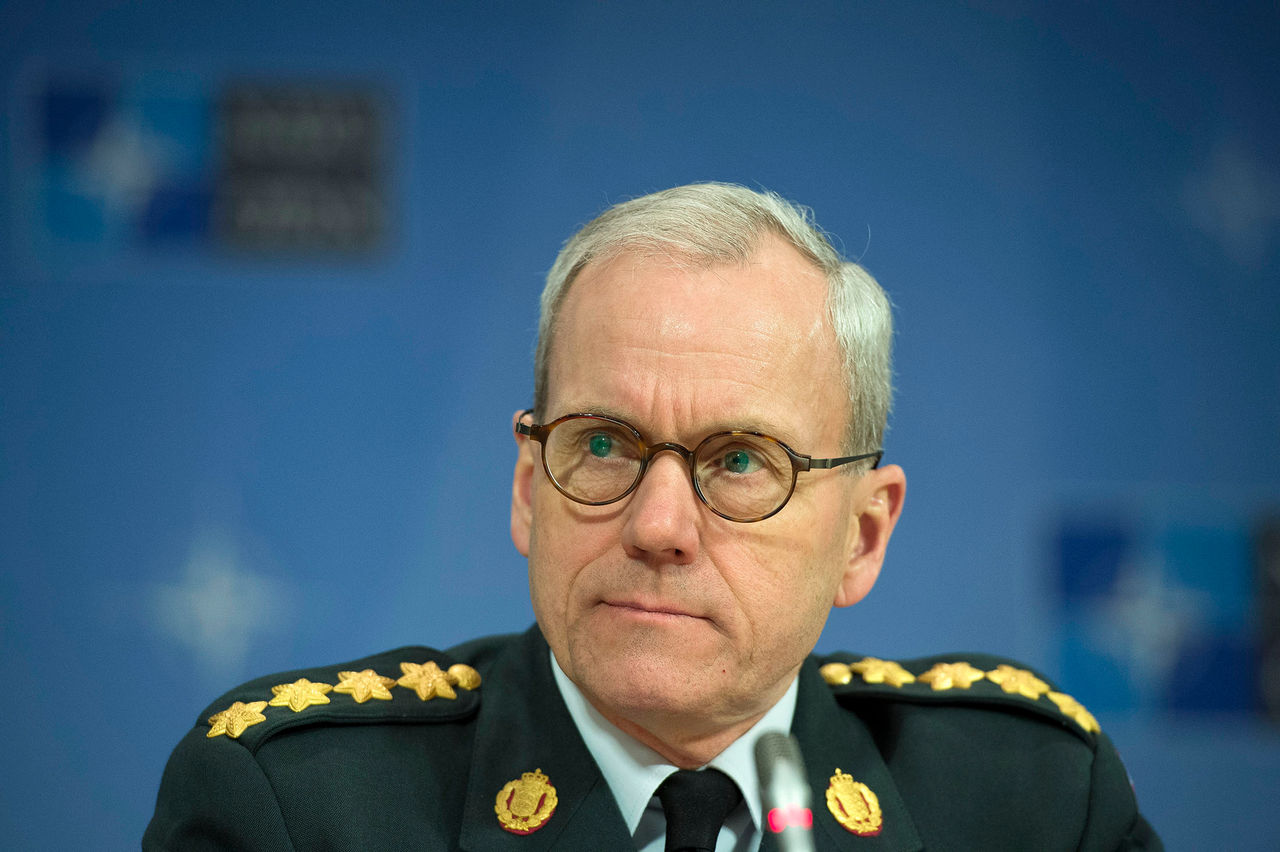 General Knud Bartels (Chairman of the NATO Military Committee) 