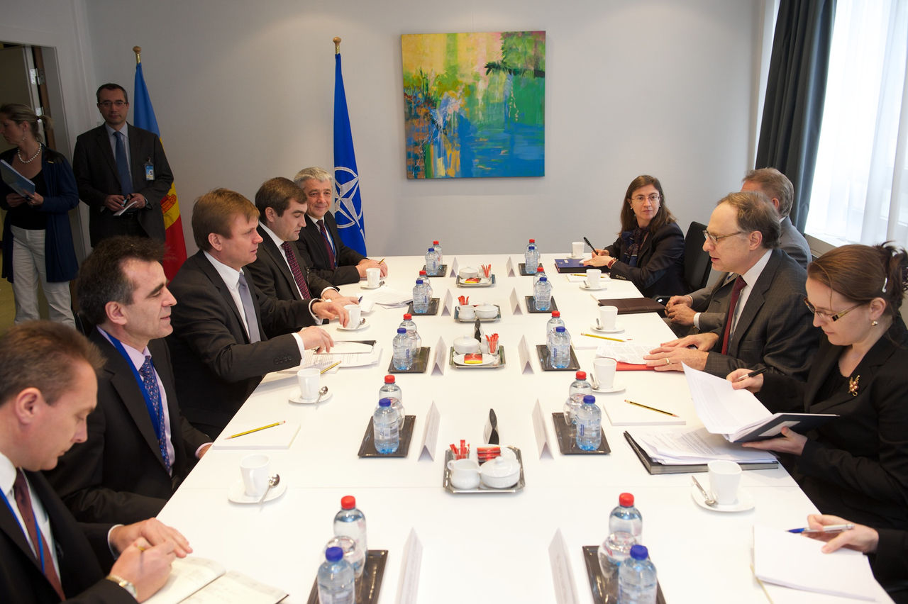 NATO Deputy Secretary General, Ambassador Alexander Vershbow meetd with the Deputy Foreign Minister of the Republic of Moldova, Valeriu Chiveri 