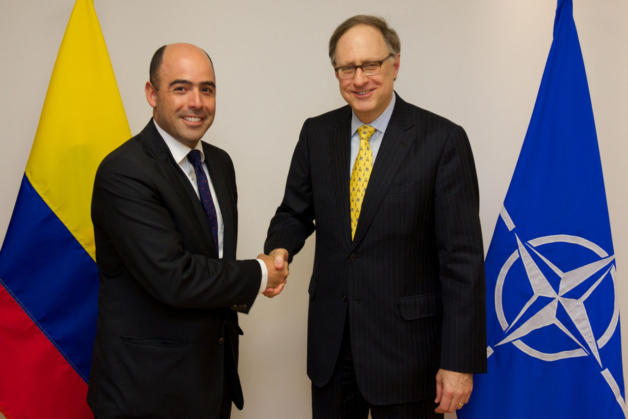 The Vice Minister of Defence of Colombia, Jorge Enrique Bedoya and NATO Deputy Secretary General, Alexander Vershbow