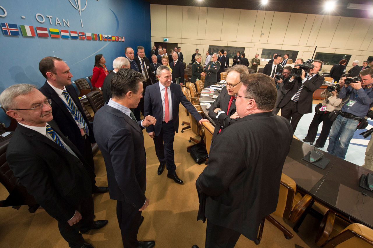 Left to right: Ambassador Igor Dolgov (Head of Mission to NATO for Ukraine); NATO Secretary General Anders Fogh Rasmussen; Andrii Deshchytsia (Acting Minister of Foreign Affairs, Ukraine); Ambassador Alexander Vershbow (Deputy NATO Secretary General); Linas Linkevicius (Minister of Foreign Affairs, Lithuania)