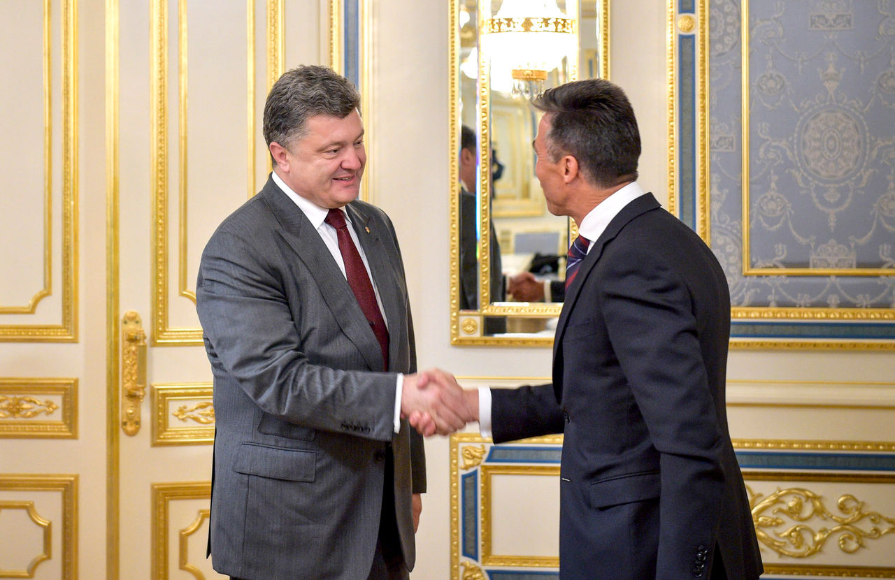 NATO Secretary General Anders Fogh Rasmussen meets with Ukrainian President Petro Poroshenko