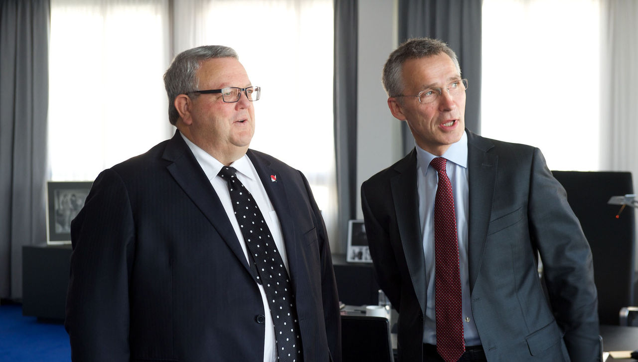 NATO Secretary General Jens Stoltenberg and the Minister of Defence of New Zealand, Gerry Brownlee