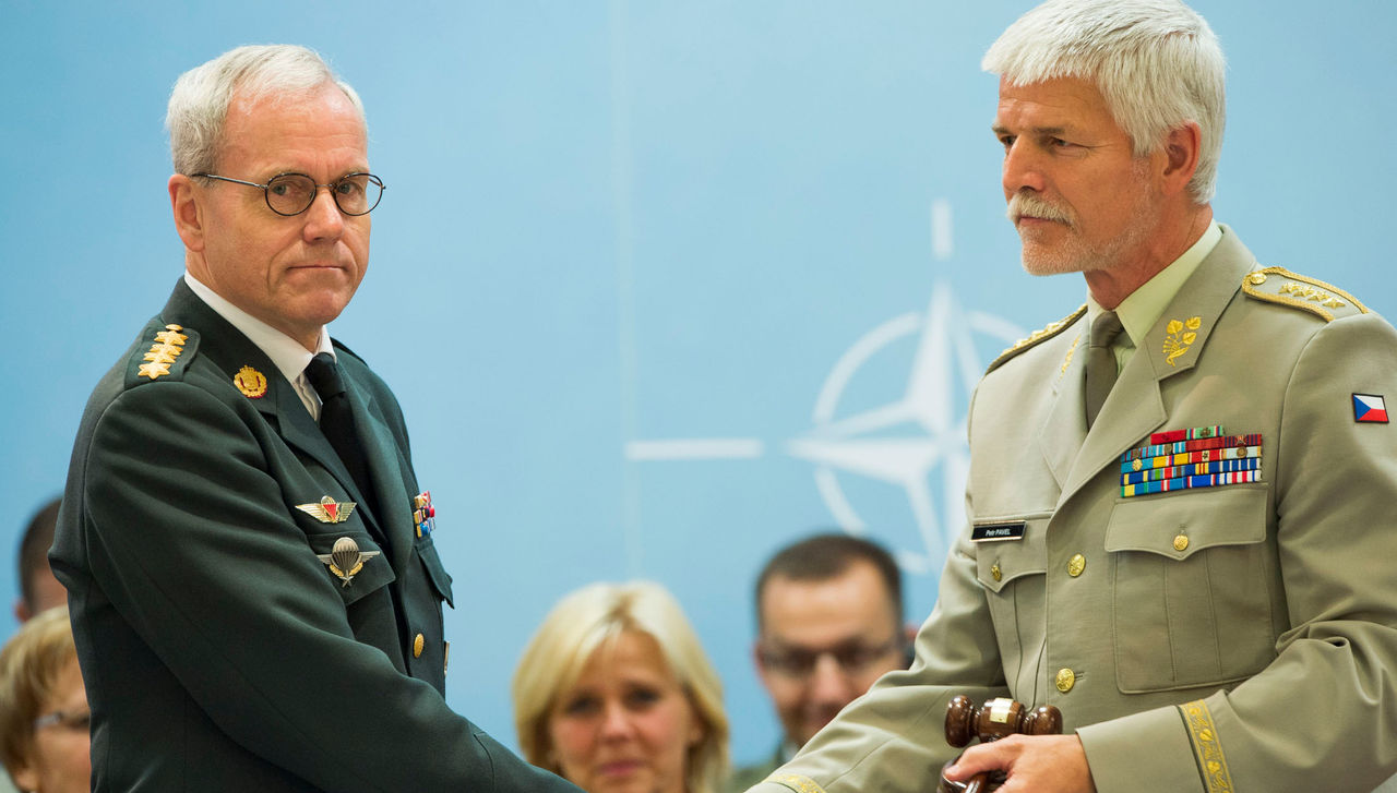 Left to right: General Knud Bartels (Chairman of the NATO Military Committee) hands over the gavel to General Petr Pavel