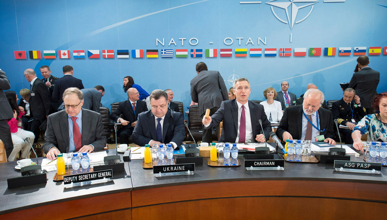 Centre: Stepan Poltorak (Minister of Defence, Ukraine) with NATO Secretary General Jens Stoltenberg