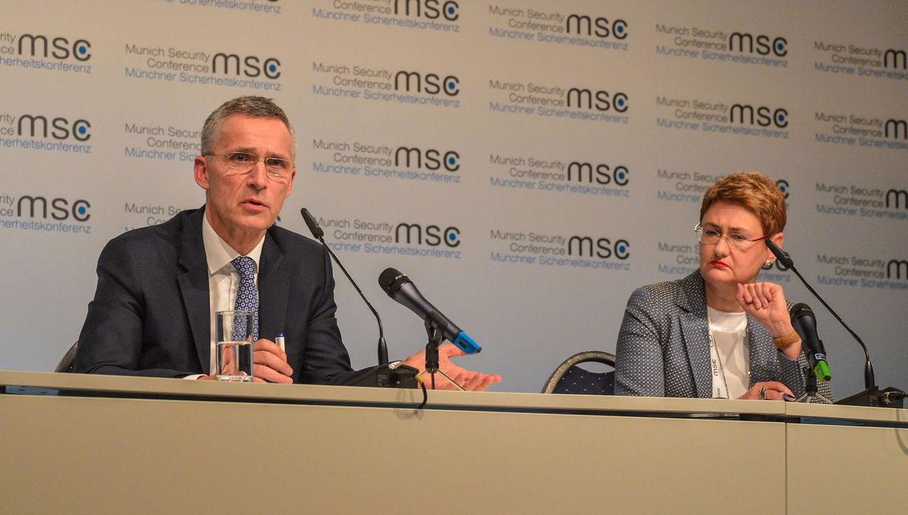  NATO Secretary General Jens Stoltenberg and NATO Spokesperson Oana Lungescu at the round table with journalists