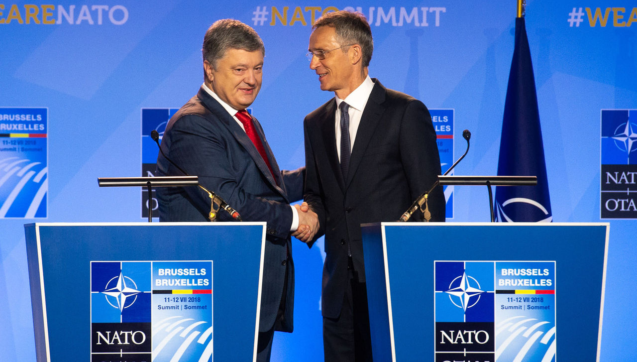 Left to right: President Petro Poroshenko of Ukraine with NATO Secretary General Jens Stoltenberg