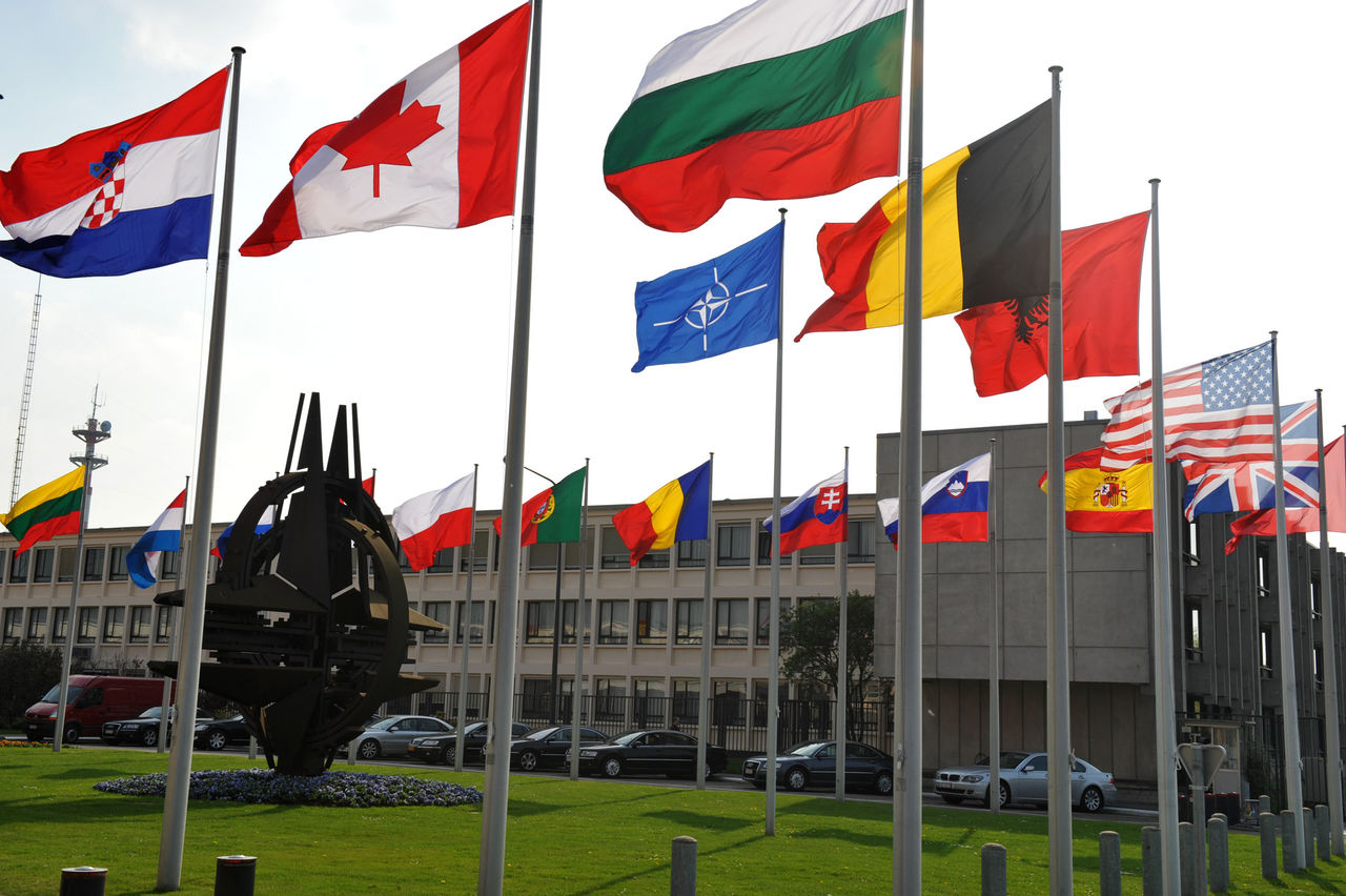 nato-hq-28flags1.jpg