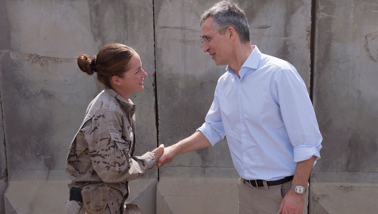 NATO Secretary General Jens Stoltenberg views NATO Training Camp Base-Iraq activities at Camp Besmaya, Iraq, March 5, 2018. Stoltenberg greeted NATO trainers and Iraqi troops while touring the facilities